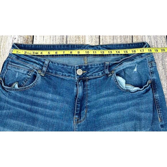 Maurices Jeans Size 18 Medium Wash Distressed Ripped Boyfriend Cropped Denim - Picture 3 of 7